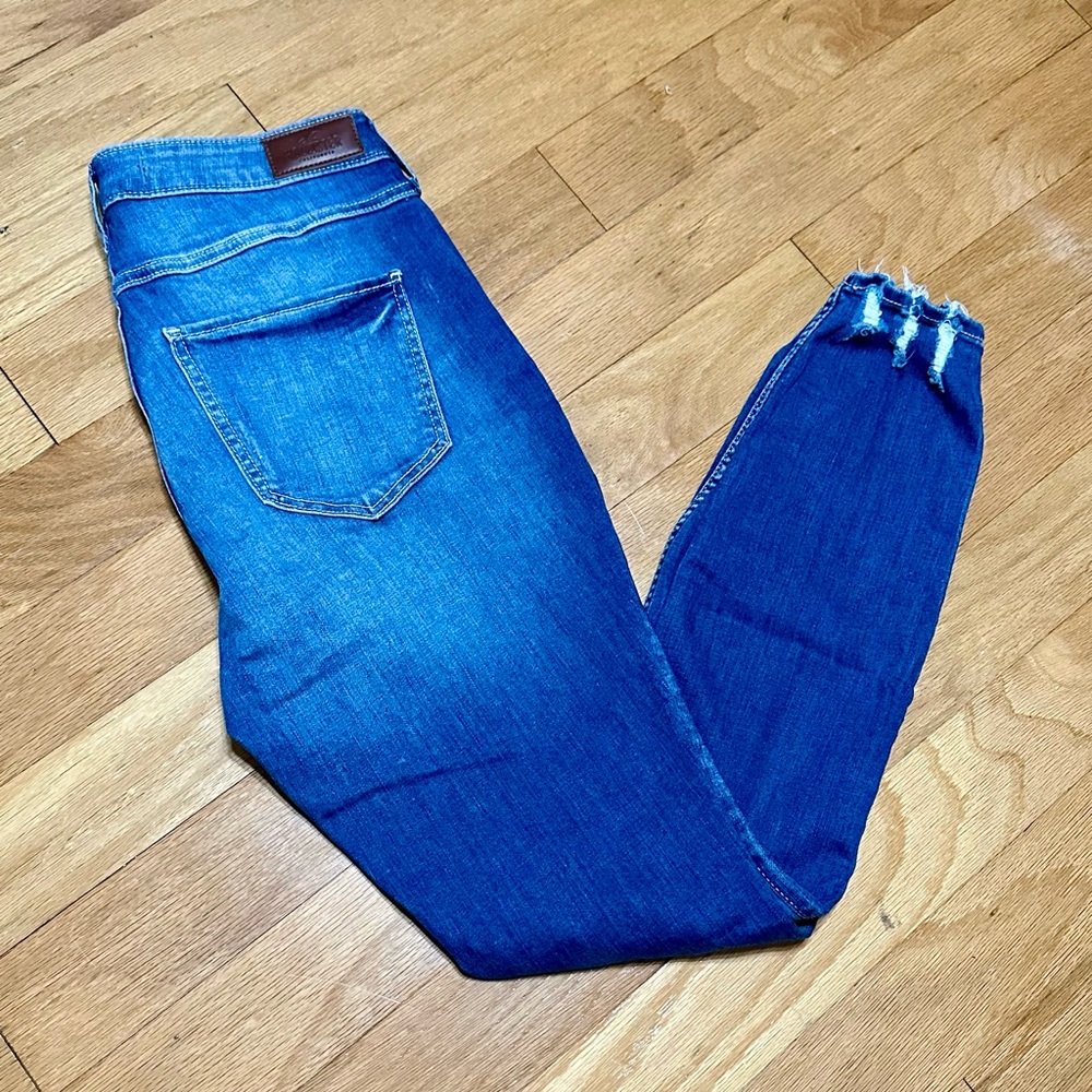 Hollister Women's Distressed Skinny Jeans